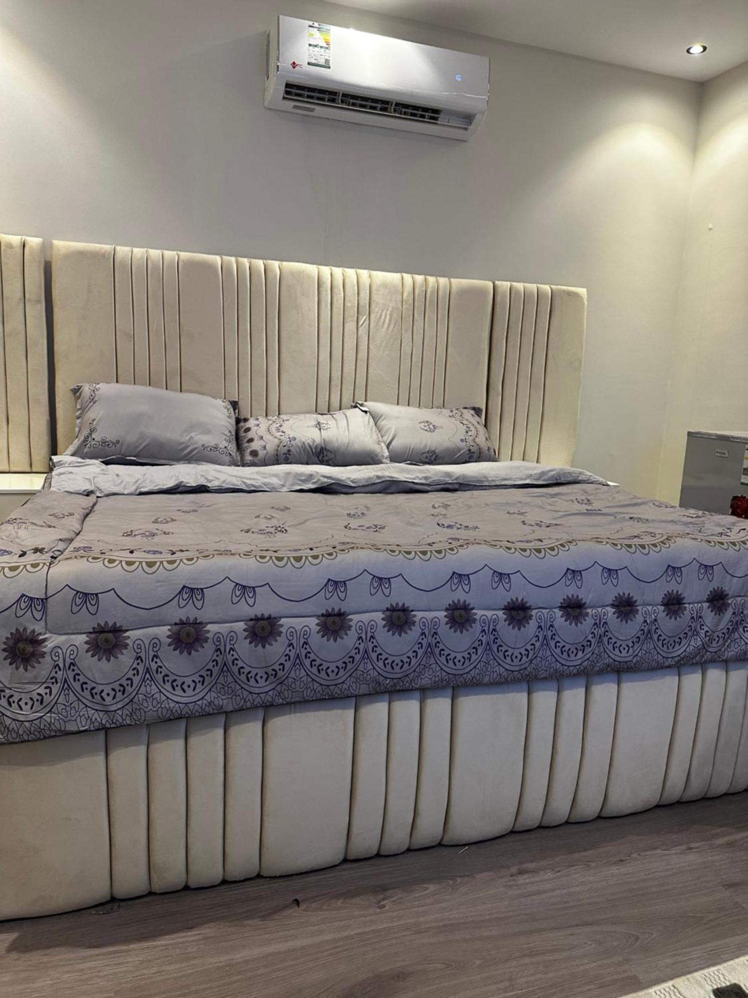 غرفة وصاله الملقا Apartment *